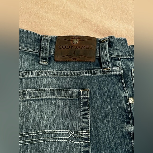 Cody James Men's Clovehitch Stackable Light Wash Stretch Regular Straight - Picture 3 of 7